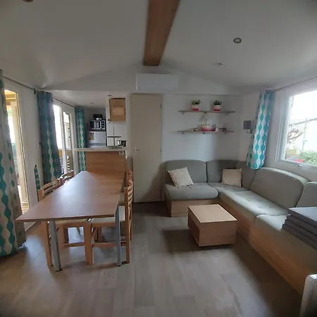 مكان تخييم Mobilhome La Carabasse ****