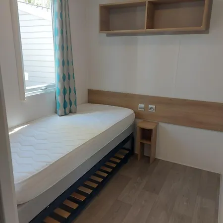 Mobilhome La Carabasse **** مكان تخييم فيا
